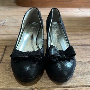 Black small wedges